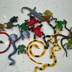 22 Toy Rubber Reptiles